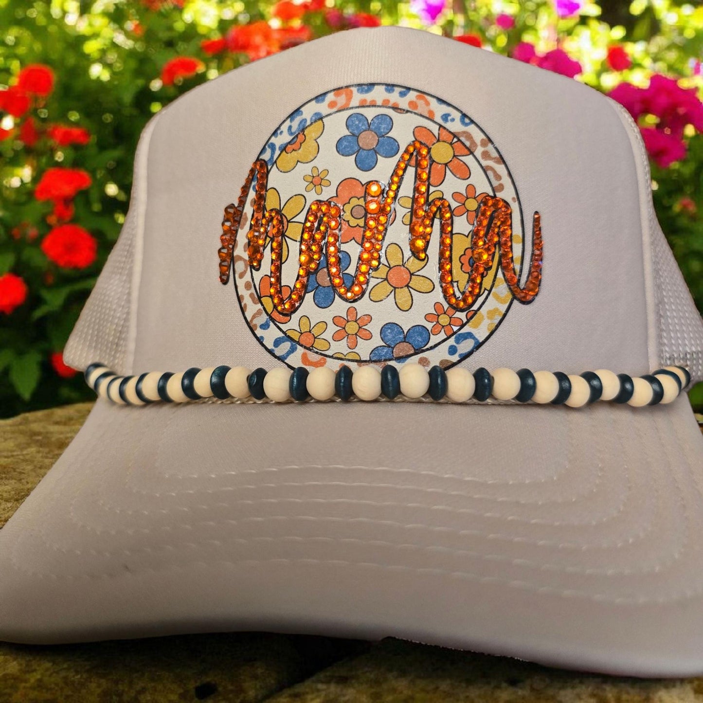 Floral “Mama” Trucker Hat – White Mesh Cap with Retro Flower Design & Beaded Brim